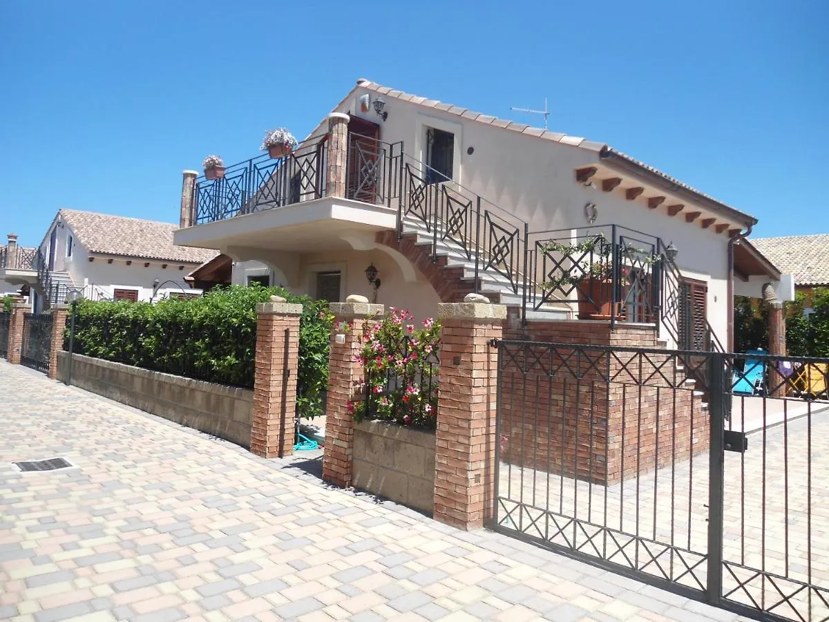 Mare Azzurro Villa Campofelice Di Roccella Italy